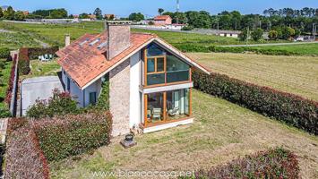 ¡¡ESPECTACULAR CHALET con TERRENO de 2.232 m2 en Bertoa(Carballo) photo 0
