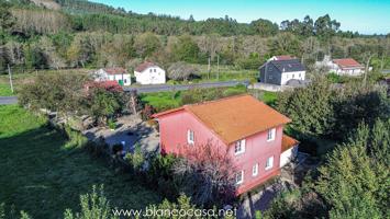 ¡CONJUNTO de DOS CASAS  en Entrecruces, Carballo, con Terreno de 1.090 m²! 🏡✨ photo 0