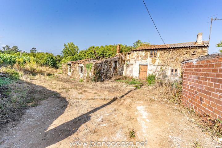 🏡 ¡Oportunidad en Carballo! Dos casas con finca para REFORMA a solo 1 km del centro por 64.900 € photo 0