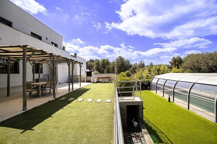 Moderna casa en Corbera de Llobregat. photo 0