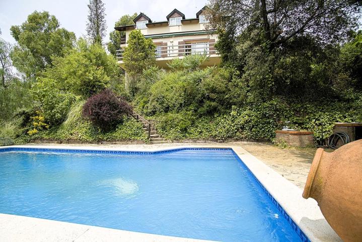 Casa con piscina en Corbera de Llobregat. photo 0