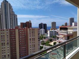 Amplio seminuevo apartamento con terraza grande y garaje subterráneo, cerca de la playa Levante. photo 0