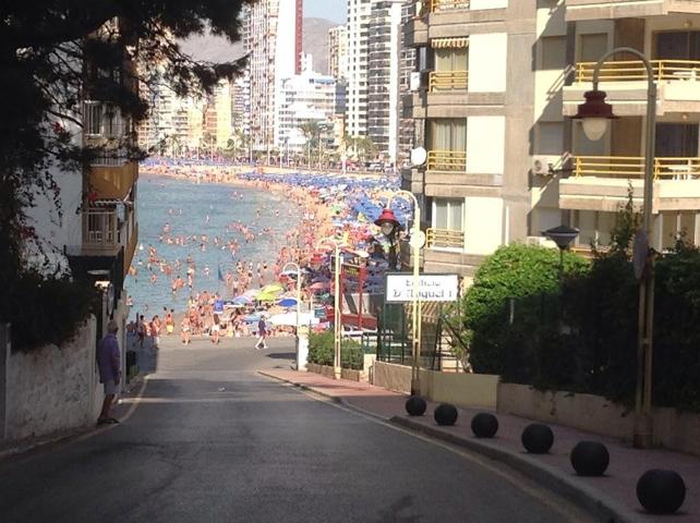 Se vende local comercial a un paso de playa Levante con terraza abierta 30 m con vistas al mar. photo 0