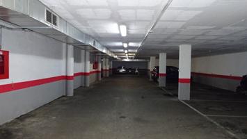 Plaza de garaje subterránea en edificio seminuevo y cerca de la playa en zona Rincón de Loix. photo 0
