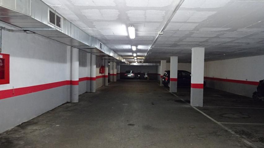 Plaza de garaje subterránea en edificio seminuevo y cerca de la playa en zona Rincón de Loix. photo 0