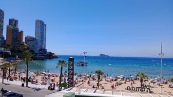 Lujoso piso con 4 dormitorios en 1 Línea playa Levante con vistas maravillosas al mar. photo 0