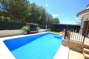 SE VENDE VILLA DE TRES DORMITORIOS CON PISCINA PROPIA EN FINESTRAT SIERRA CORTINA photo 0
