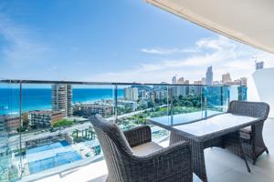 Apartamento en venta en urbanización exclusiva Sunset Drive, playa Poniente, Benidorm photo 0