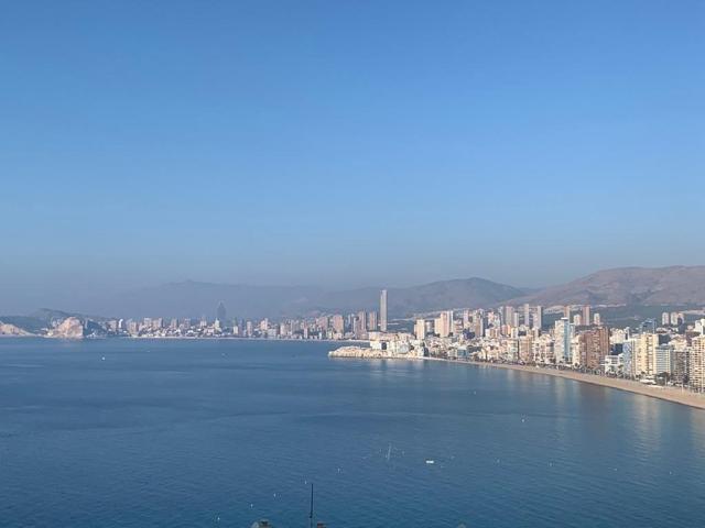 Bonito estudio con increíbles vistas al mar y Benidorm, ubicado a un paso de playa Levante. photo 0