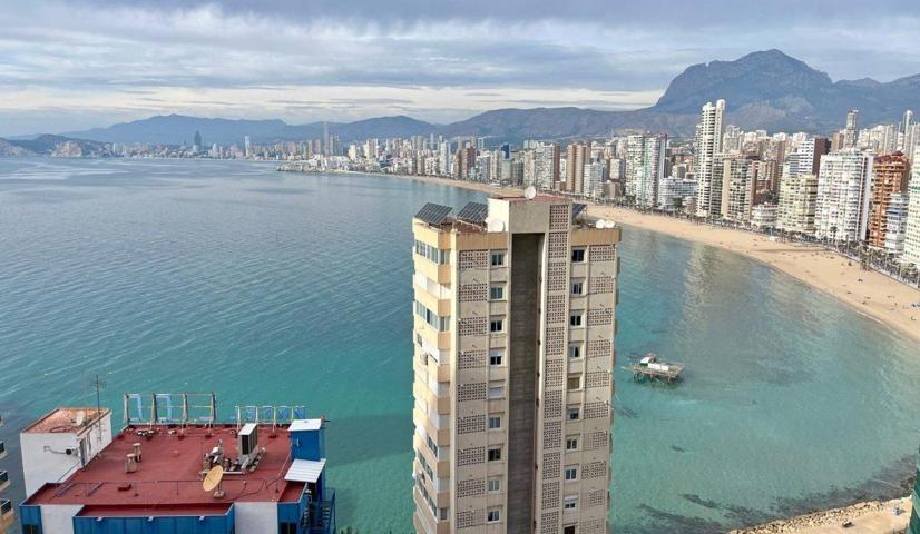 Espectacular piso reformado con diseño y calidad, con vistas impresionantes al mar y Benidorm. photo 0