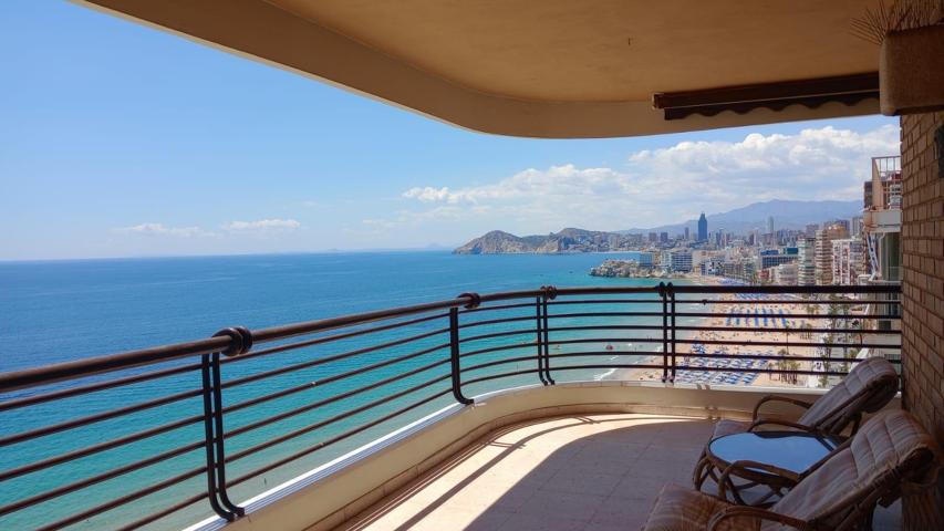Amplio piso de esquina con terraza abierta 24 m2 y vistas espectaculares al mar en 1 linea Levante. photo 0