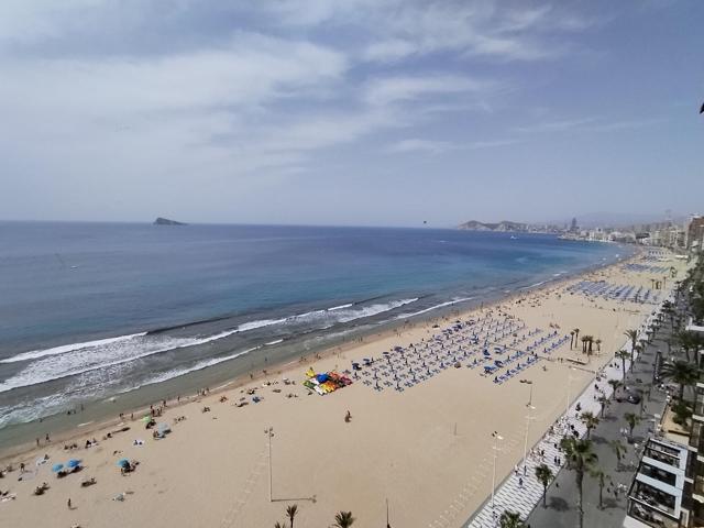 Apartamento de esquina con 2 dormitorios y terraza acristlada en 1 Linea playa Levante. photo 0