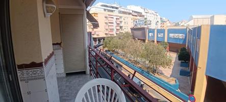 VIVIENDA DE 2 DORMITORIOS , REFORMADA CON TODOS LOS SERVICIOS CERCA Y A 300 M DE LA PLAYA DE PONIENTE photo 0