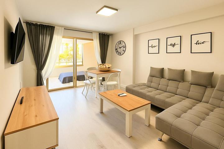 Precioso piso recién reformado, con terraza y 3 dormitorios cerca de playa Levante. photo 0