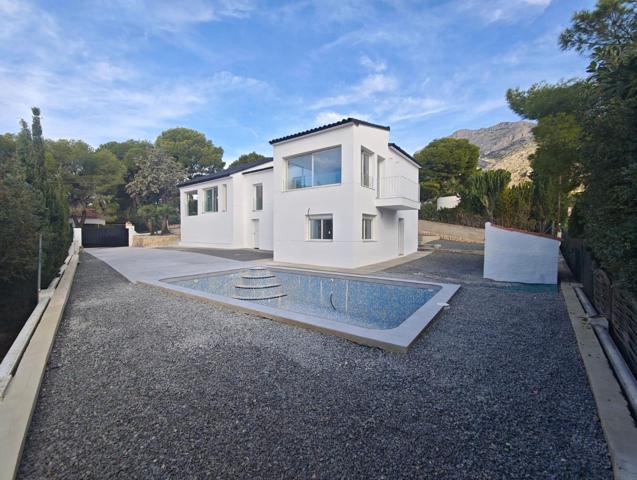 VILLA RECIEN REFORMADA CON CALIDADES DE LUJO EN ZONA MUY TRANQUILA DE ALTEA LA VELLA photo 0