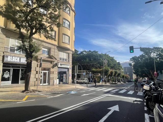 LOCAL EN VENTA EN RAMON Y CAJAL photo 0