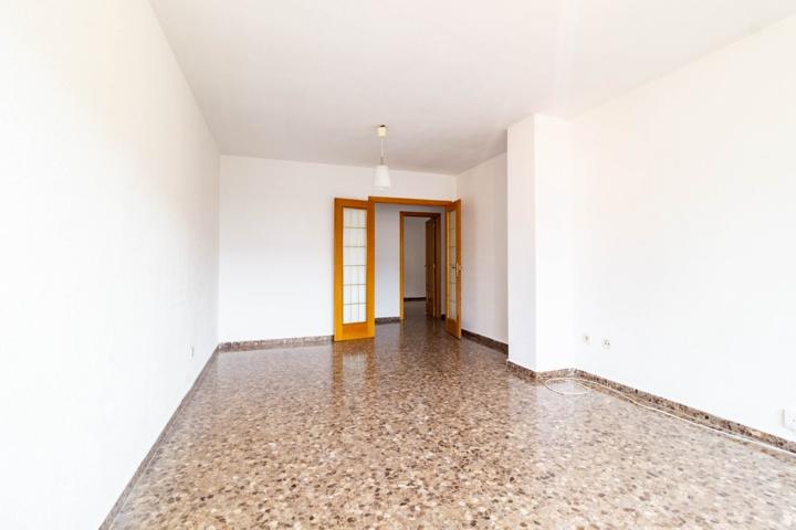 Piso de 3 habitaciones en alquiler C-Bernat Descoll (Malilla) photo 0