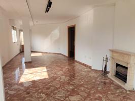 Piso con terraza en alquiler en zona Monteolivete photo 0