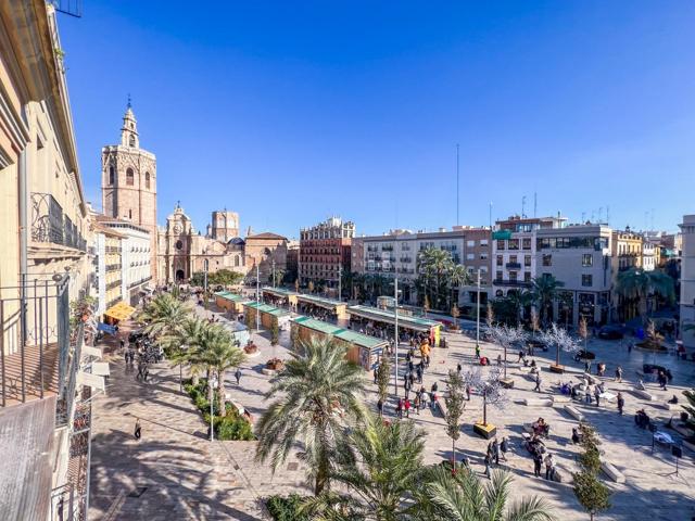 Fantástica propiedad en venta en Plaza de la Reina (Ciutat Vella) photo 0