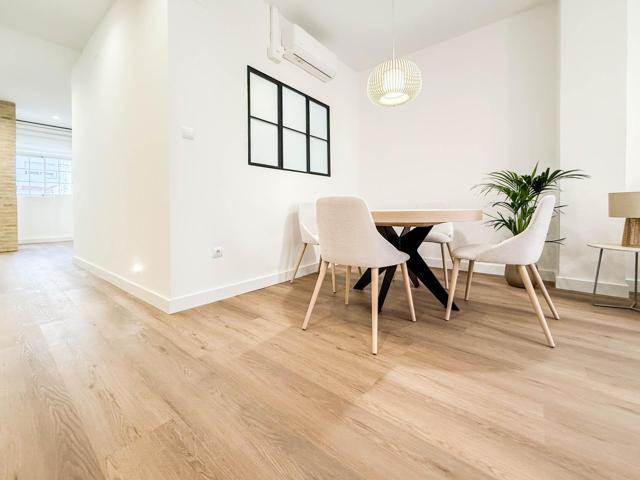 Piso de 2 habitaciones en venta en el corazón de Ruzafa photo 0