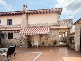 Chalet en Sellent con excelente distribución y gran amplitud. photo 0