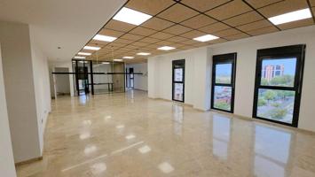 Oficina en alquiler en Avda. Hermanos Maristas photo 0