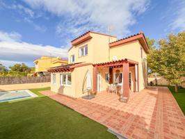 Chalet independiente en venta en Urbanización La Reva photo 0