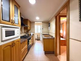 Piso de 3 habitaciones en venta en Calle Sollana photo 0