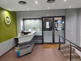 Alquiler de local en la calle Entença – ¡Espacio amplio y listo para entrar! photo 0