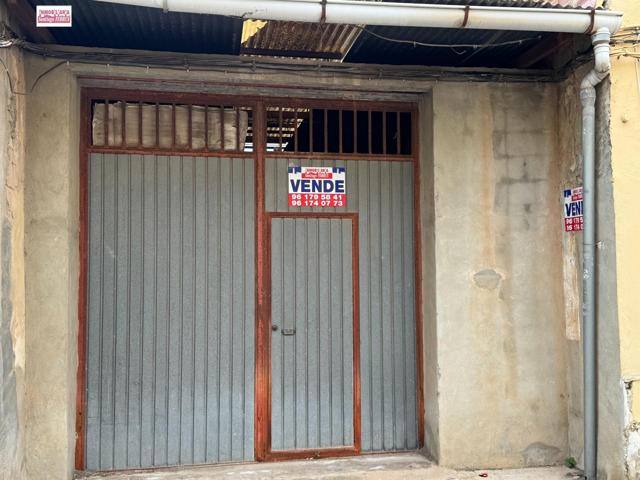 VENTA DE TERRENO URBANO EN BENIFAIO(VALENCIA) Actualmente destinado a almacén con techo. photo 0