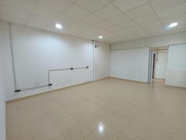LOCAL TOTALMENTE EQUIPADO EN MATARO photo 0