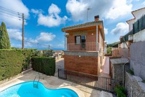 Impresionante Chalet con Piscina en la Exclusiva Zona de La Molasa, Teià photo 0