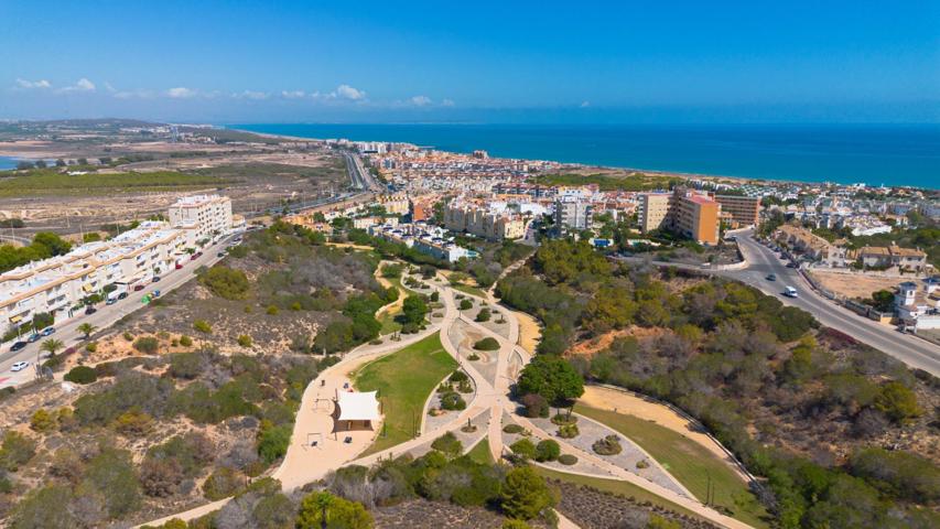 DOS VIVIENDAS EN UNA CON VISTAS DESPEJADAS AL PARQUE AROMÁTICO Y PISICINA EN TORREBLANCA photo 0