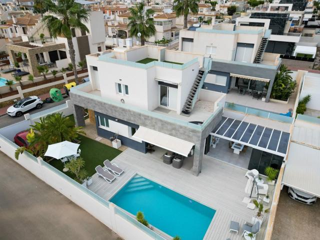 Maravillosa villa con piscina y vistas al mar en Aguas Nuevas, Torrevieja photo 0