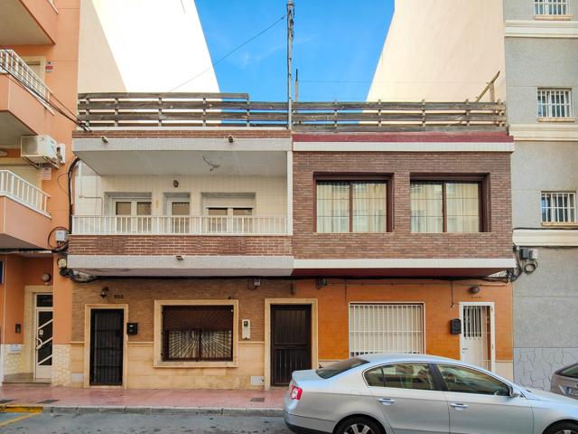 Amplio apartamento completamente reformado en el centro de Torrevieja photo 0