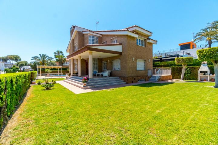 Chalet cerca del mar, en una de las mejores zonas exclusivas de Torrevieja, La Veleta. photo 0