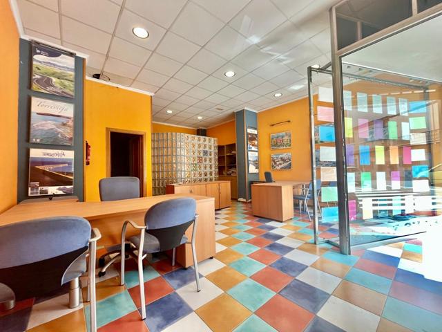 Local Comercial de 79m² dividido en DOS. TORREVIEJA photo 0