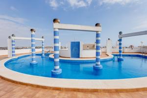 Apartamento de dos dormitorios en residencial con piscina photo 0