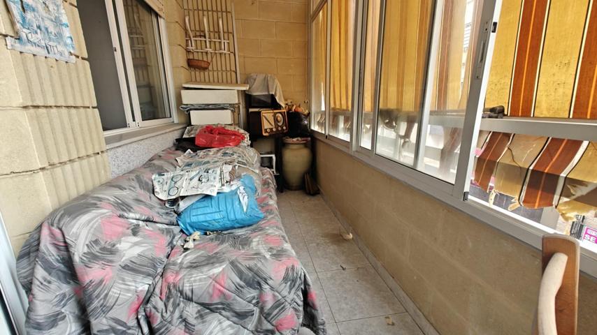 ¡Tu Lienzo Junto al Mar! Amplio Piso con Potencial de Ensueño en Torrevieja! photo 0