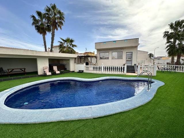 Impresionante villa completamente renovada en el corazón de Ciudad Quesada photo 0