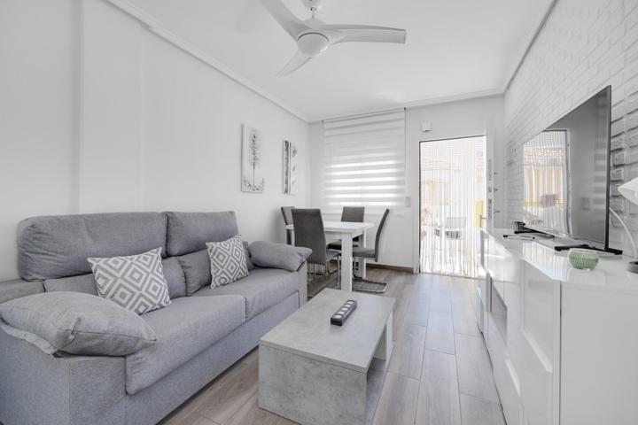 🌴 BUNGALOW DE ENSUEÑO EN TORREVIEJA – A SOLO 800M DE LA PLAYA 🏖 photo 0