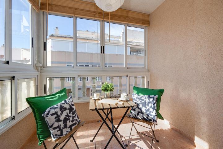 Impecable piso de tres dormitorios y dos baños a solo 200 metros de la playa photo 0