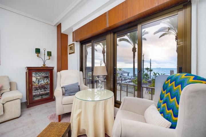 VIVE EL SUEÑO FRENTE AL MAR EN TORREVIEJA - APARTAMENTO EN PRIMERA LÍNEA photo 0