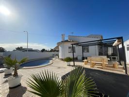 Chalet independiente en perfecto estado, ¡listo para entrar a vivir! photo 0