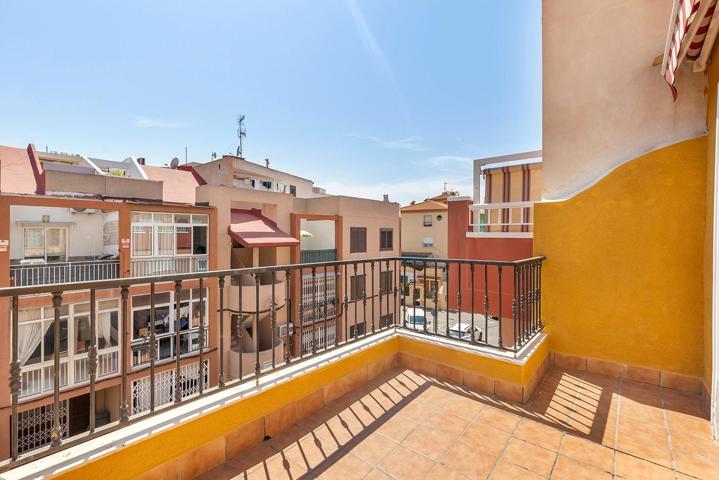 Ático de dos dormitorios con terraza orientación sur photo 0