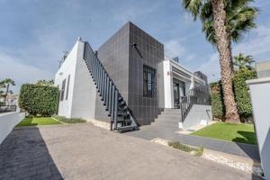 Moderno chalet esquinero de 2 dormitorios en Villamartín - ¡Ubicación privilegiada! photo 0