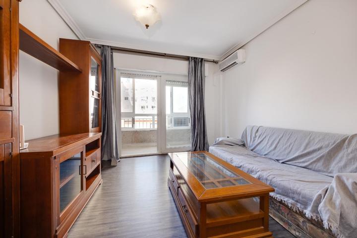 AMPLIO APARTAMENTO DE 3 DORMITORIOS CON TERRAZA Y TRASTERO EN TORREVIEJA photo 0