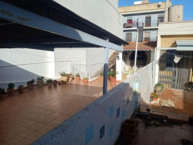 SE VENDE CASA A REFORMAR CON MULTIPLES POSIBILIDADES photo 0