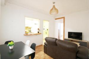 EXCELENTE VIVIENDA EN ZONA CENTRO DE ALAQUAS CON MUEBLES Y ELECTRODOMÉSTICOS photo 0