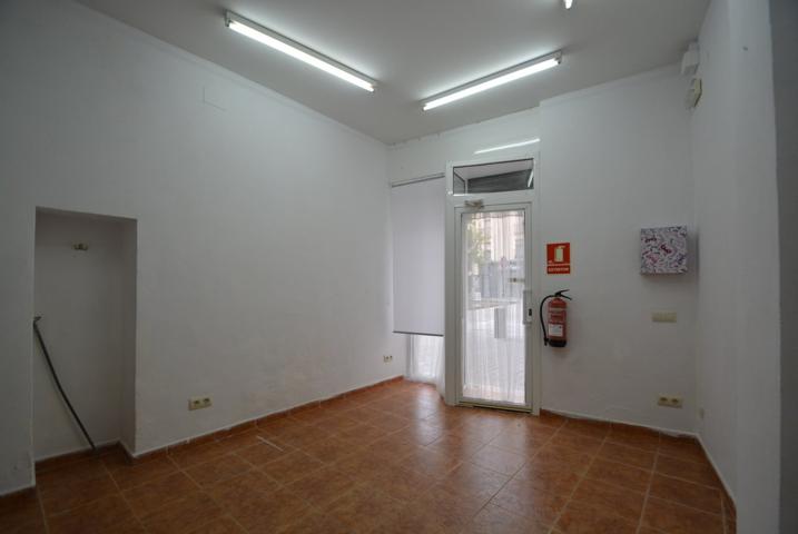 LOCAL COMERCIAL DE LLOGUER AL CENTRE D'IGUALADA * PLAÇA DE LA CREU photo 0